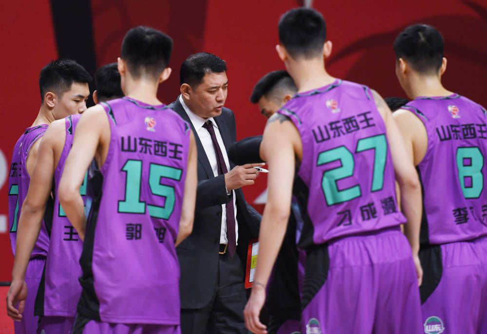 ”德甲13轮战罢，勒沃库森积35分领跑，拜仁少赛一场积32分排名第2。
